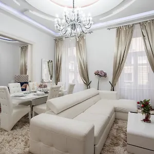 Opera Balkony Luxury With Free Parking בודפשט